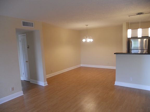 4th image of 1943 Monroe St APT 303