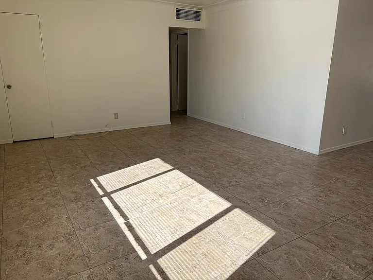 3221 E Linden St — Photo 26