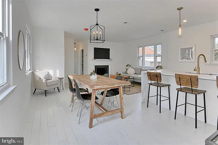 2501 Crest St — Photo 15