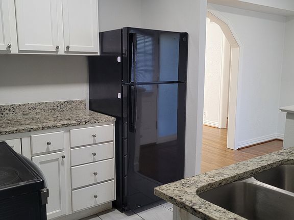 2nd image of 5719 Live Oak St APT A