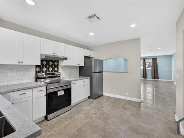 9484 Sun Ct, West Palm Beach, FL 33403