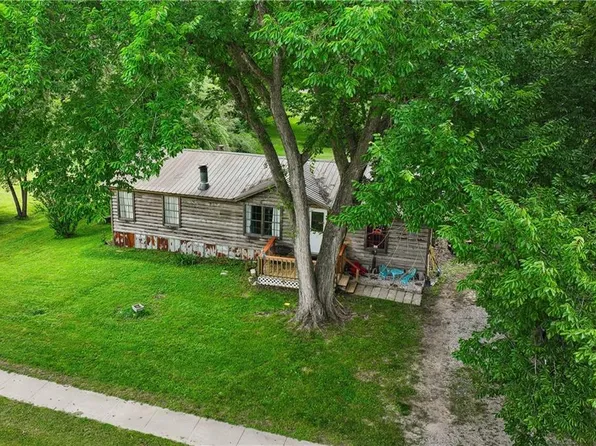 725 S Locust St, Sweet Springs, MO 65351