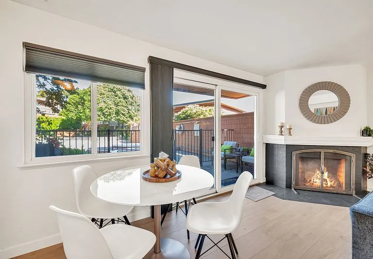128 Stanford Way — Photo 3