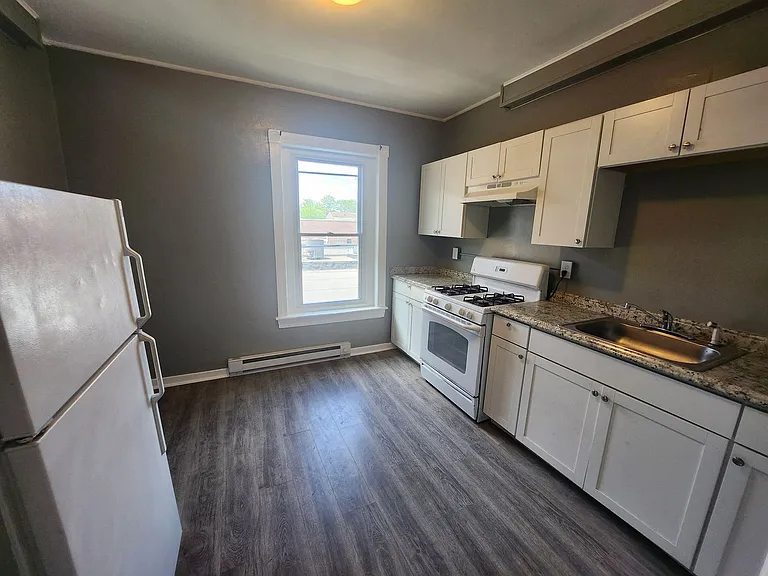 809-811 W Turner St — Photo 1