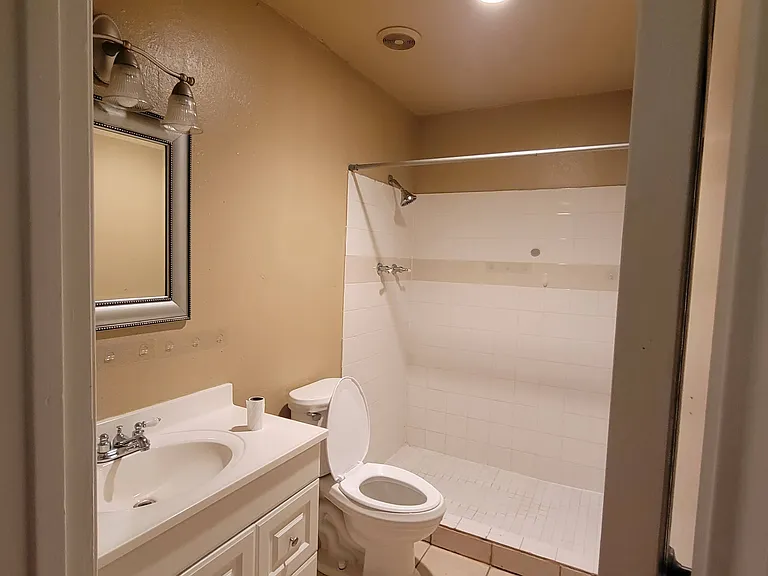 1213 Elm Ct — Photo 9