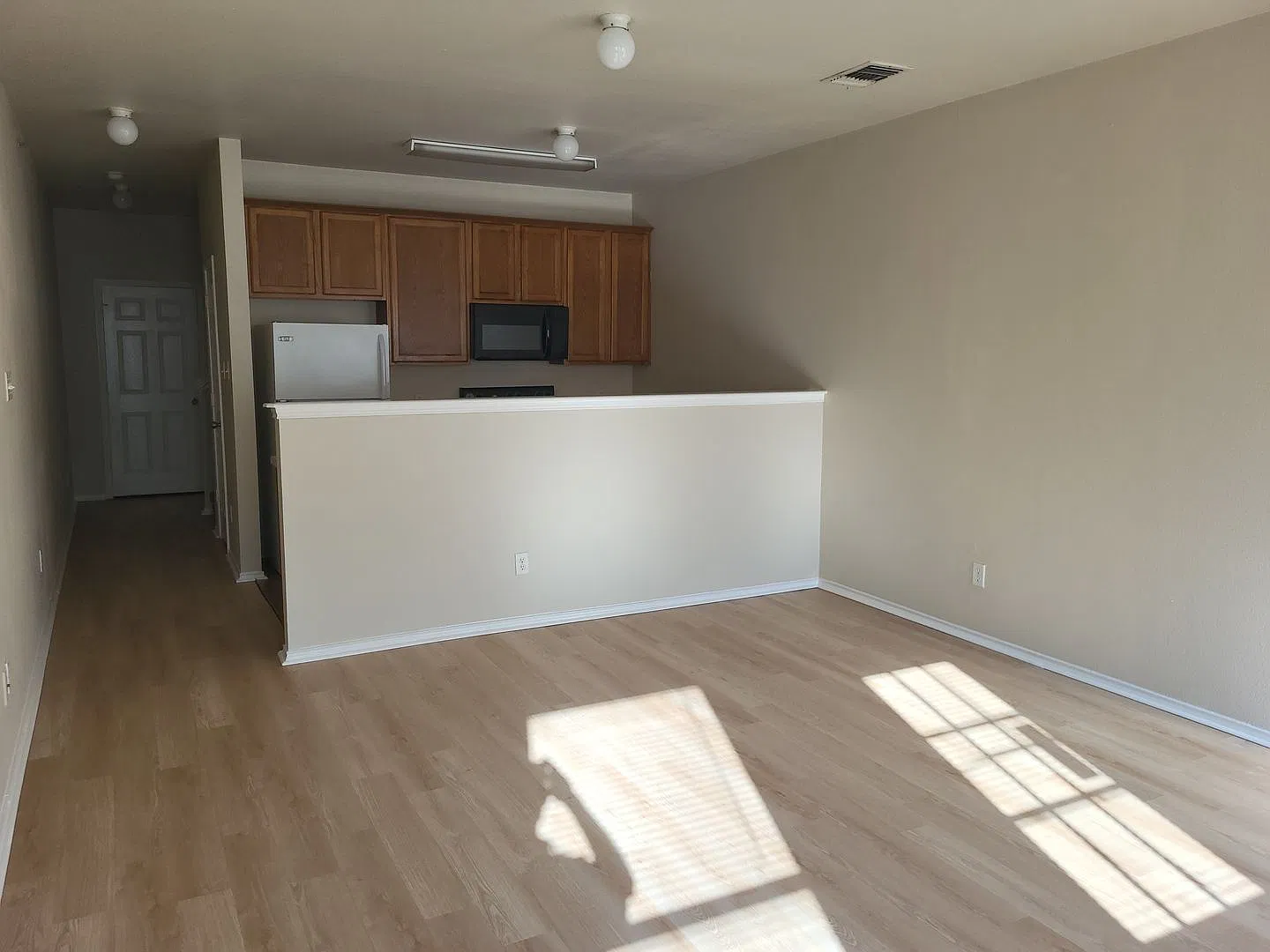 Townhome near Randolph AFB Ready for Move-In — Photo 2