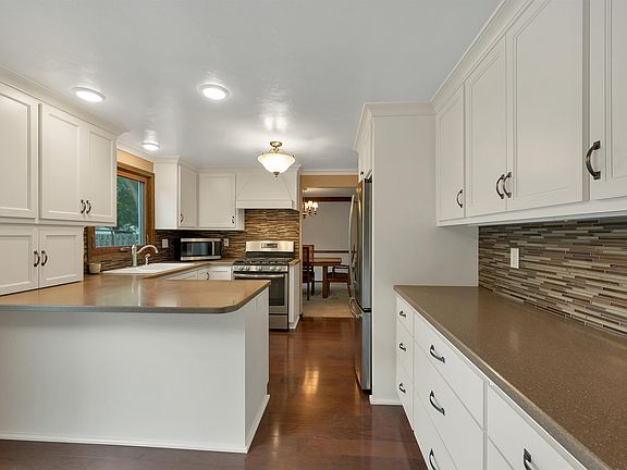 3rd image of 413 S Good Hope Rd
