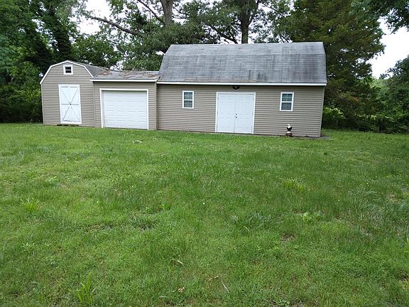 4th image of 270 Rocky Knoll Ln