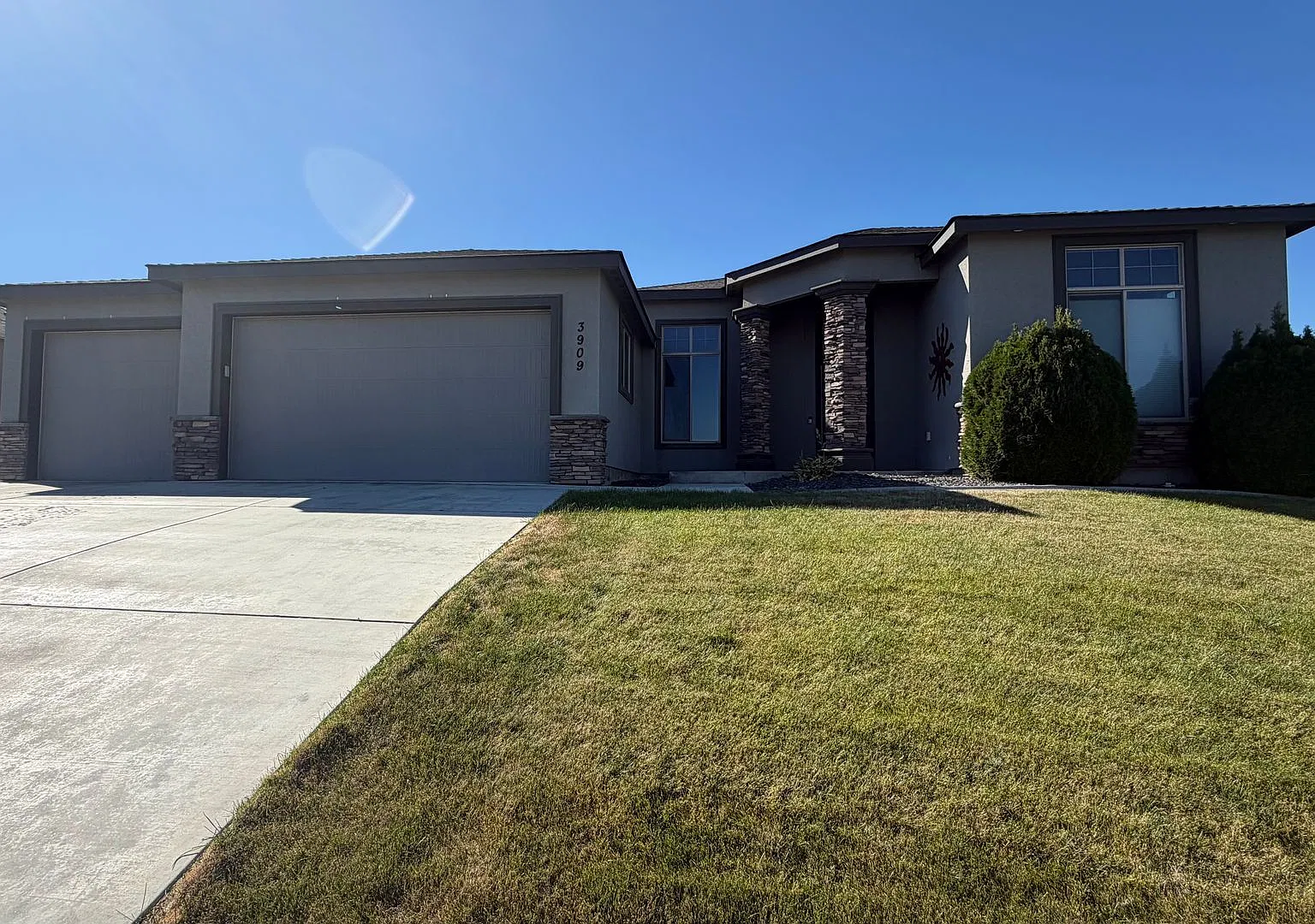 Beautiful Home, Gorgeous Views- Kennewick WA — Photo 1