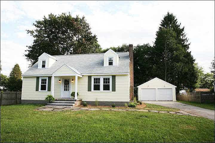 1st image of 8 Mansion Dr