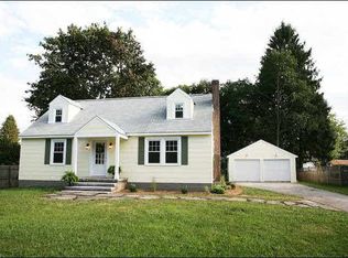 8 Mansion Dr, Hyde Park, NY 12538