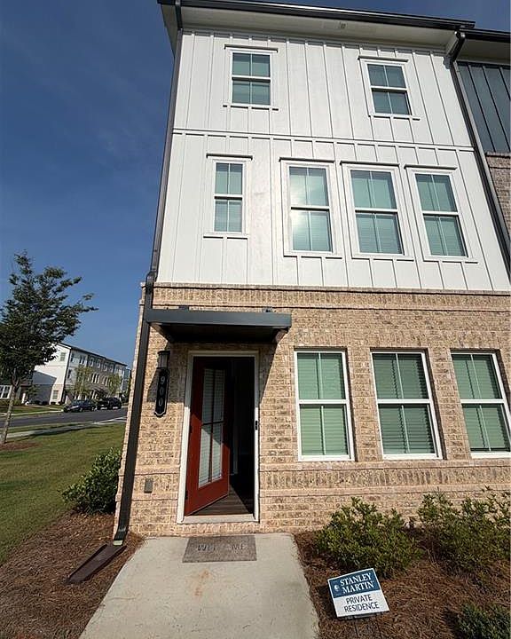 1st image of 900 Colton Dr