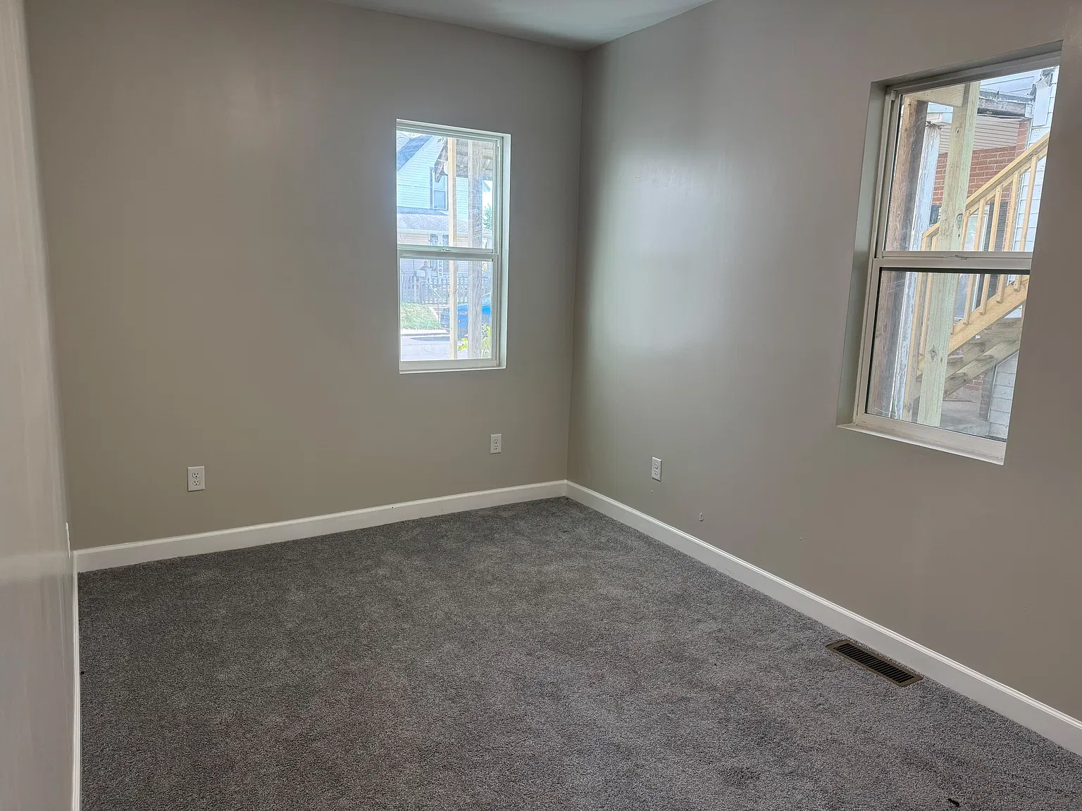 2209 Noble St — Photo 3