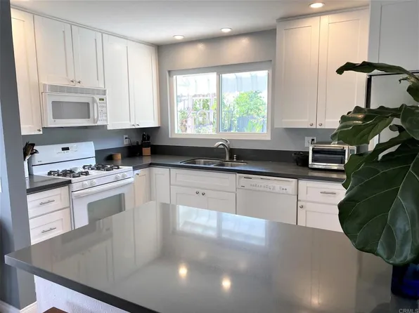 1421 Temple Heights Dr, Oceanside, CA 92056