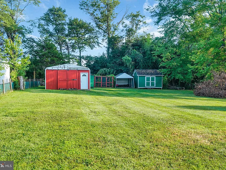 13209 Thornton Dr — Photo 29