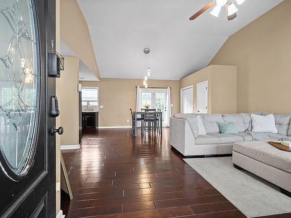 5th image of 537 Oakmont Dr