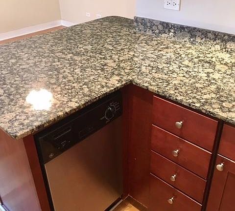 3rd image of 628 W Wrightwood Ave