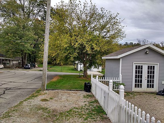 3rd image of 202 W Main St