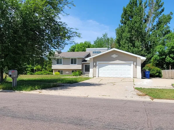 3855 River Dr S, Fargo, ND 58103