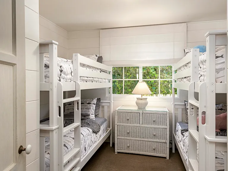 Bunk room for 4.