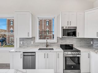 18-20 4th Ave #1, Bay Shore, NY 11706
