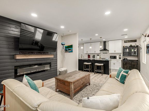 3rd image of 2413 W ANDERSON Avenue