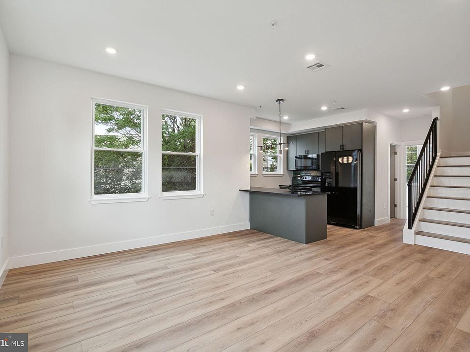 1st image of 156 W Cumberland St #2