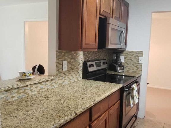 5th image of 462 NE Midvale St