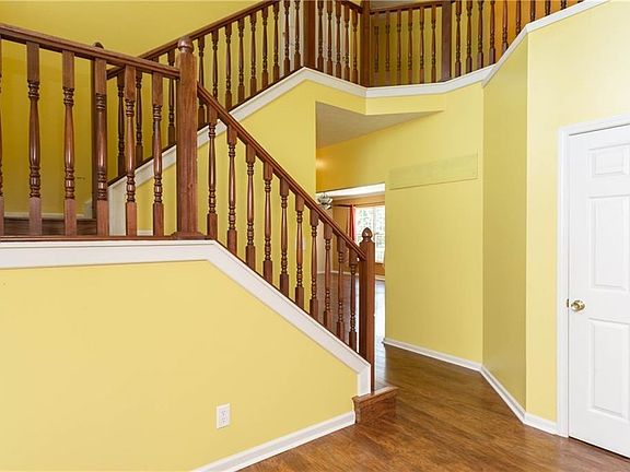 3rd image of 2112 Seneca Ln