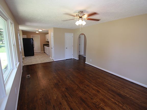 4th image of 528 Bentley St