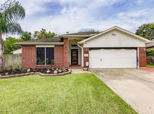 950 Chase Lock Dr, Bacliff, TX 77518