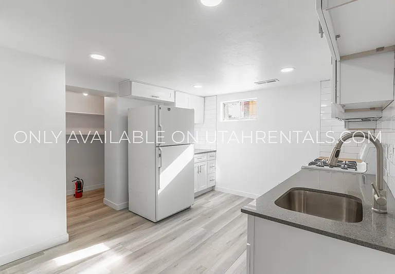 5866 S 129 W #DOWNSTAIRS — Photo 7