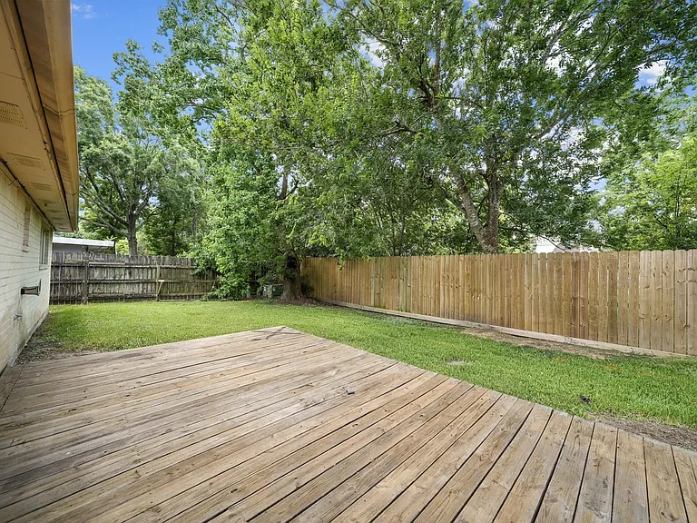16306 Forest Bend Ave — Photo 14