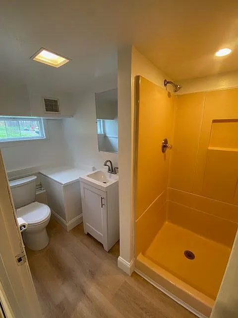 1 bed, 1.0 bath, $1,300 — Photo 2