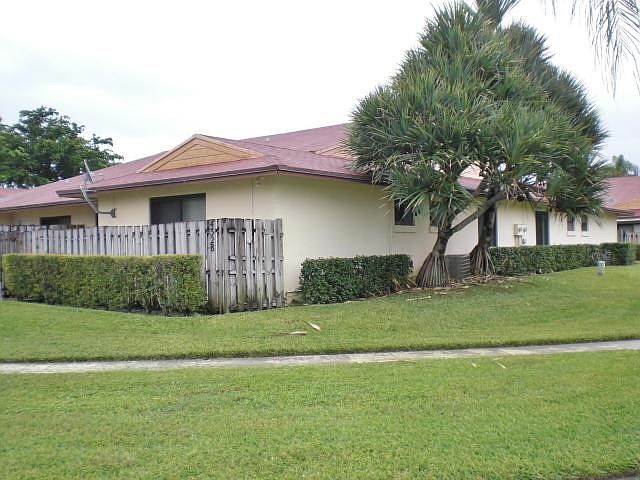 1st image of 4328 Woodstock Dr APT A