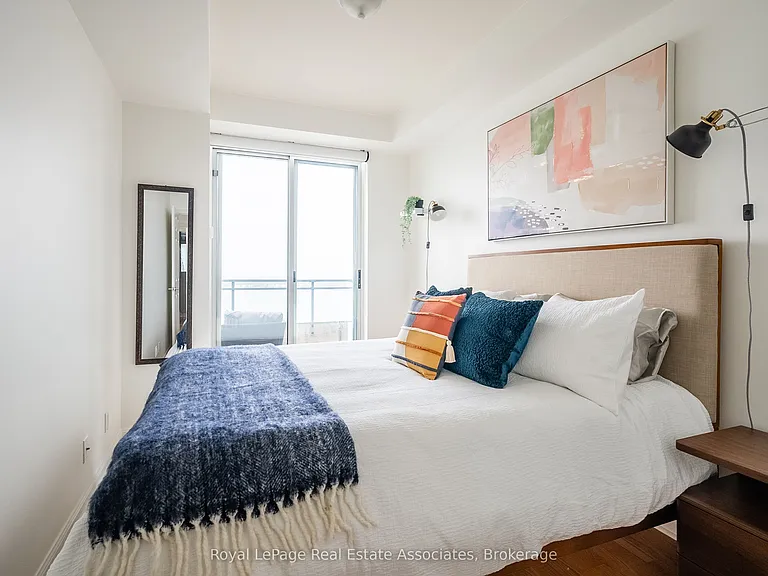 230 Queens Quay W #2811 — Photo 15