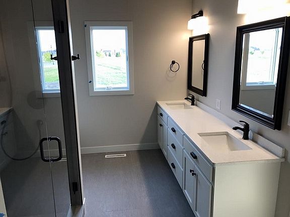 5th image of 2444 N Pond Dr E