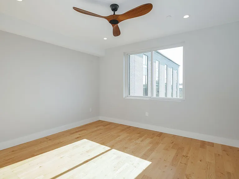 2454 Dickinson St — Photo 33
