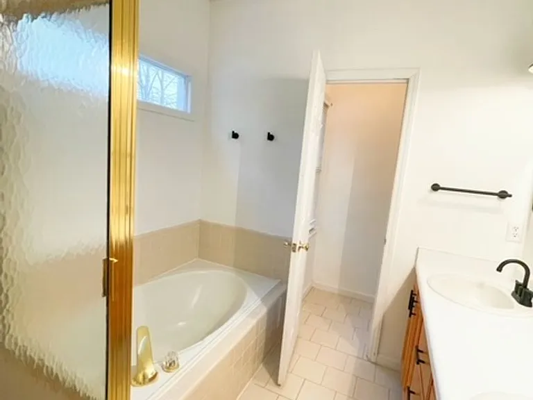1624 Nesfield Pl — Photo 14