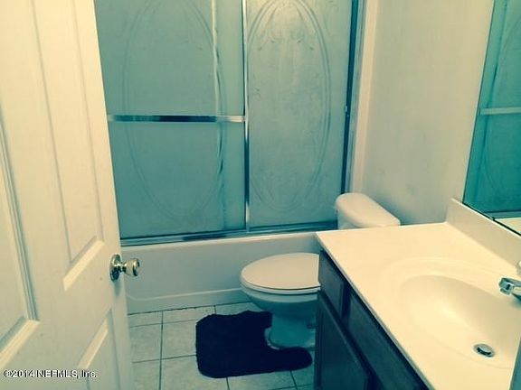 LONGLEAF BATHROOM