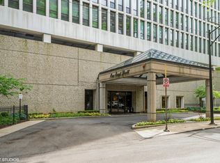 1 E Scott St APT 1005, Chicago, IL 60610