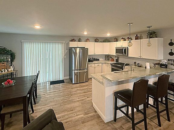 5th image of 907 Longfellow Dr