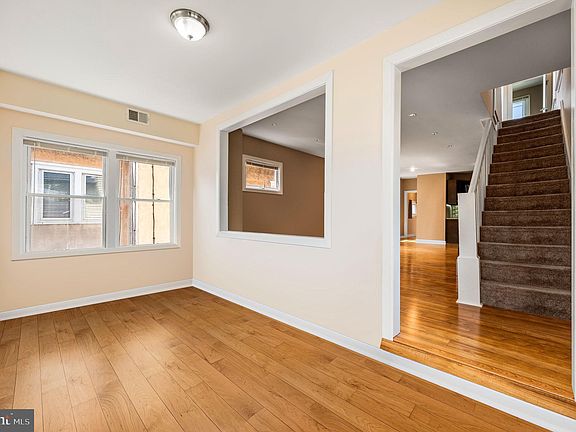 3rd image of 130 Bartram Ave