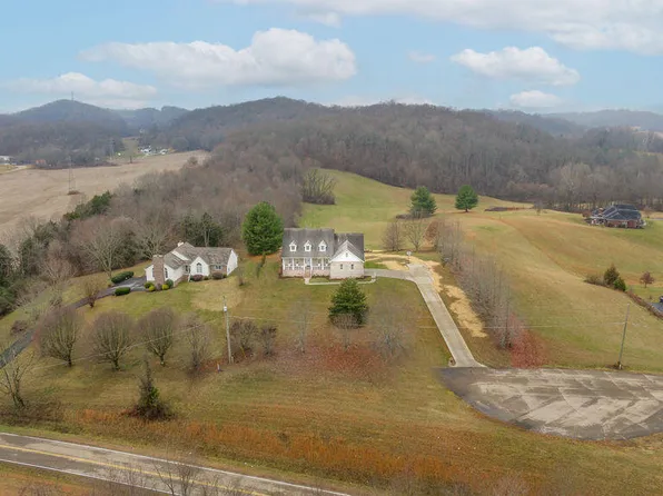 216 Christopher Ct, Blountville, TN 37617