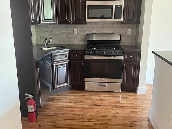 5th image of 83 Montgomery Ave #3-1-2