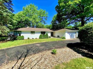6035 N Wickwood Rd, Peoria, IL 61614