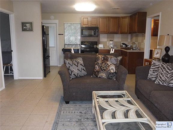 4th image of 2120 Village Oak