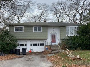 49 Joyce Dr, Riverhead, NY 11901