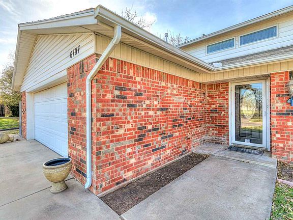 4th image of 6707 NW Westmont Cir