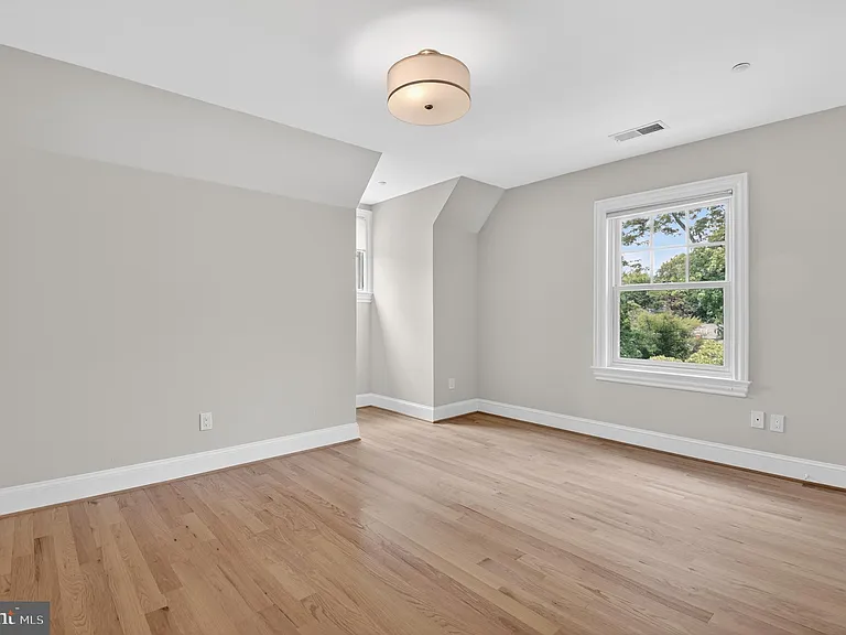 5718 Huntington Pkwy — Photo 61